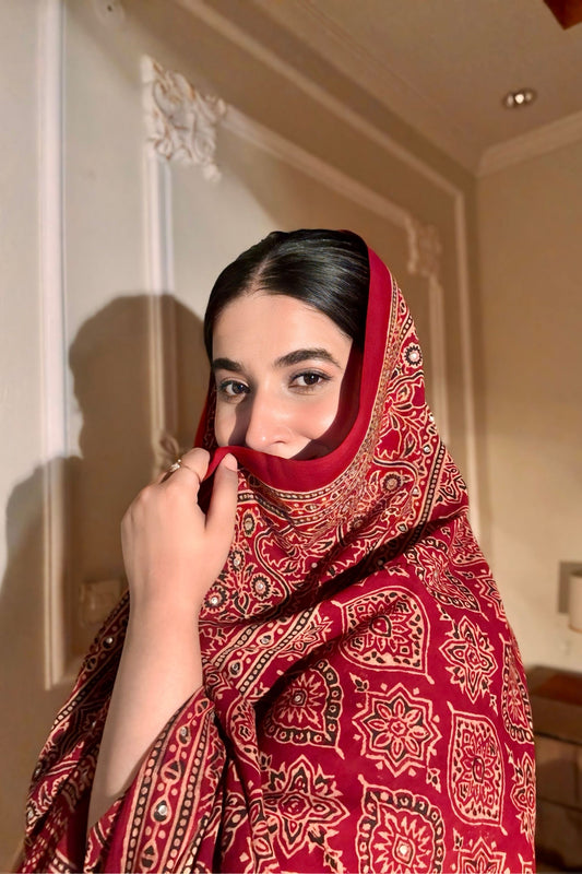 Nigaah Ajrak Chaddar Maroon