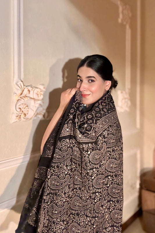 Hoorain Ajrak Chaddar – Classic Black Elegance