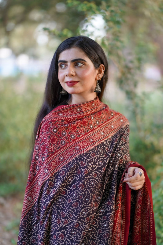 Kohsar Ajrak Chaddar – 2-Tone Black Elegance (Heritage Craft)