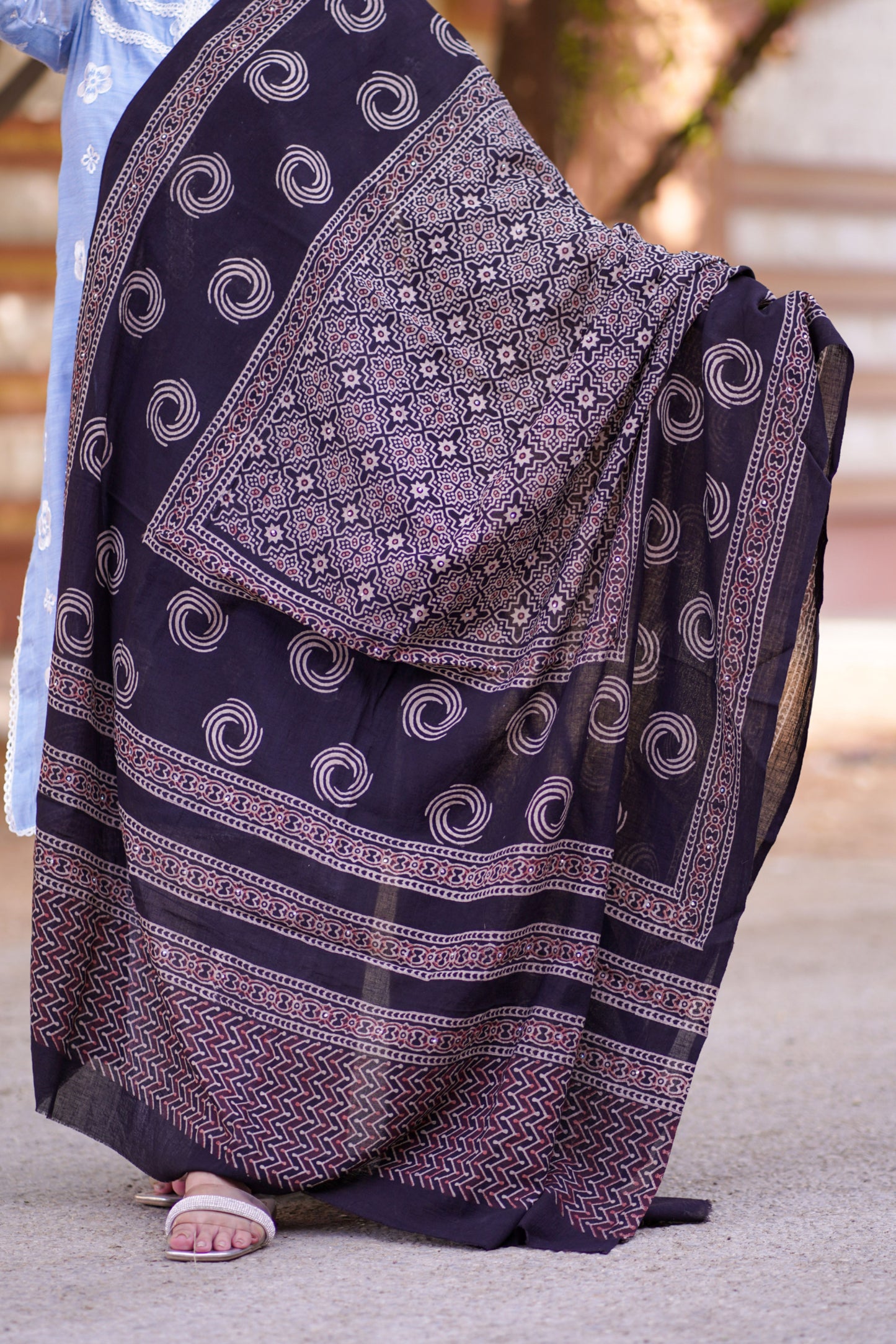 Aaina Ajrak Chaddar - Black