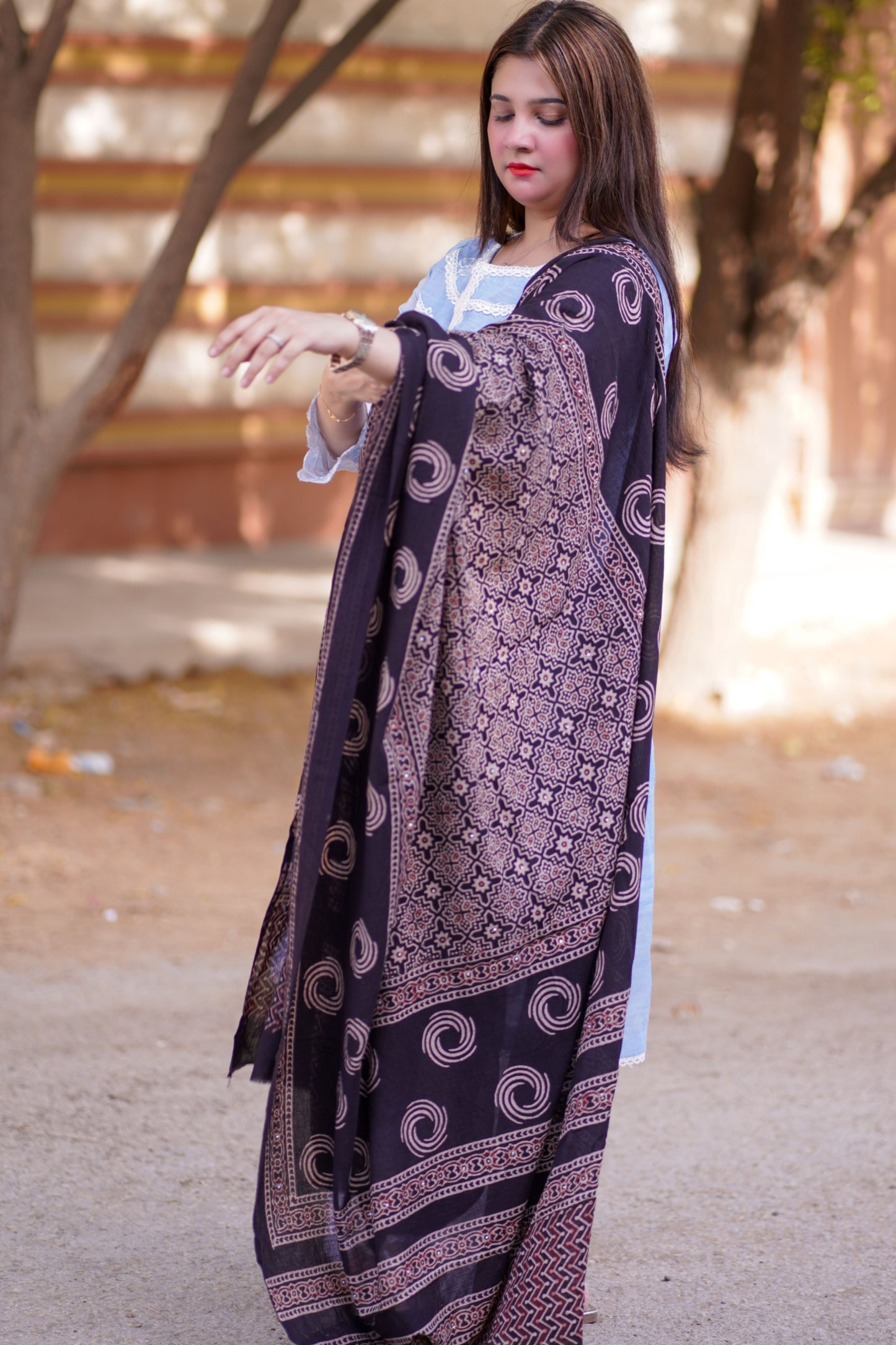 Aaina Ajrak Chaddar - Black