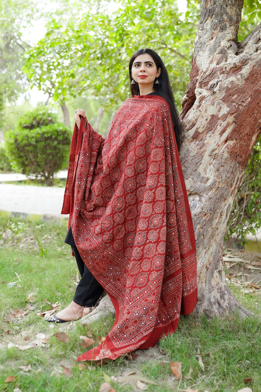 Nigaah Ajrak Chaddar Maroon