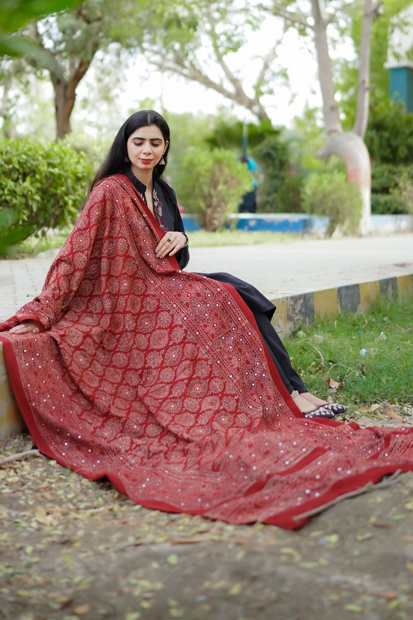 Nigaah Ajrak Chaddar Maroon