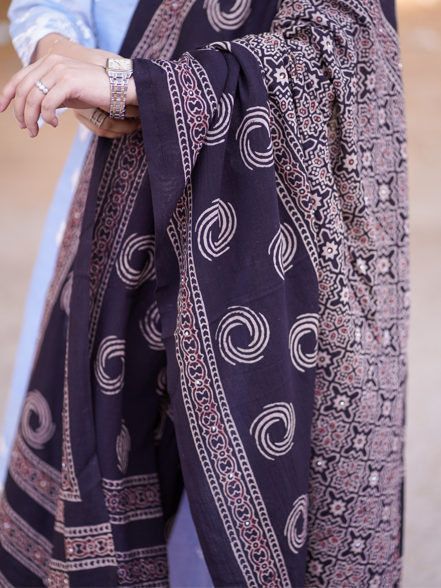 Aaina Ajrak Chaddar - Black