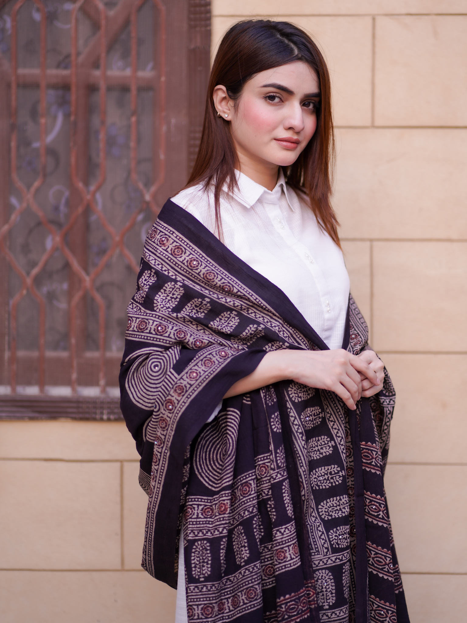 Noor Ajrak Chaddar - Black