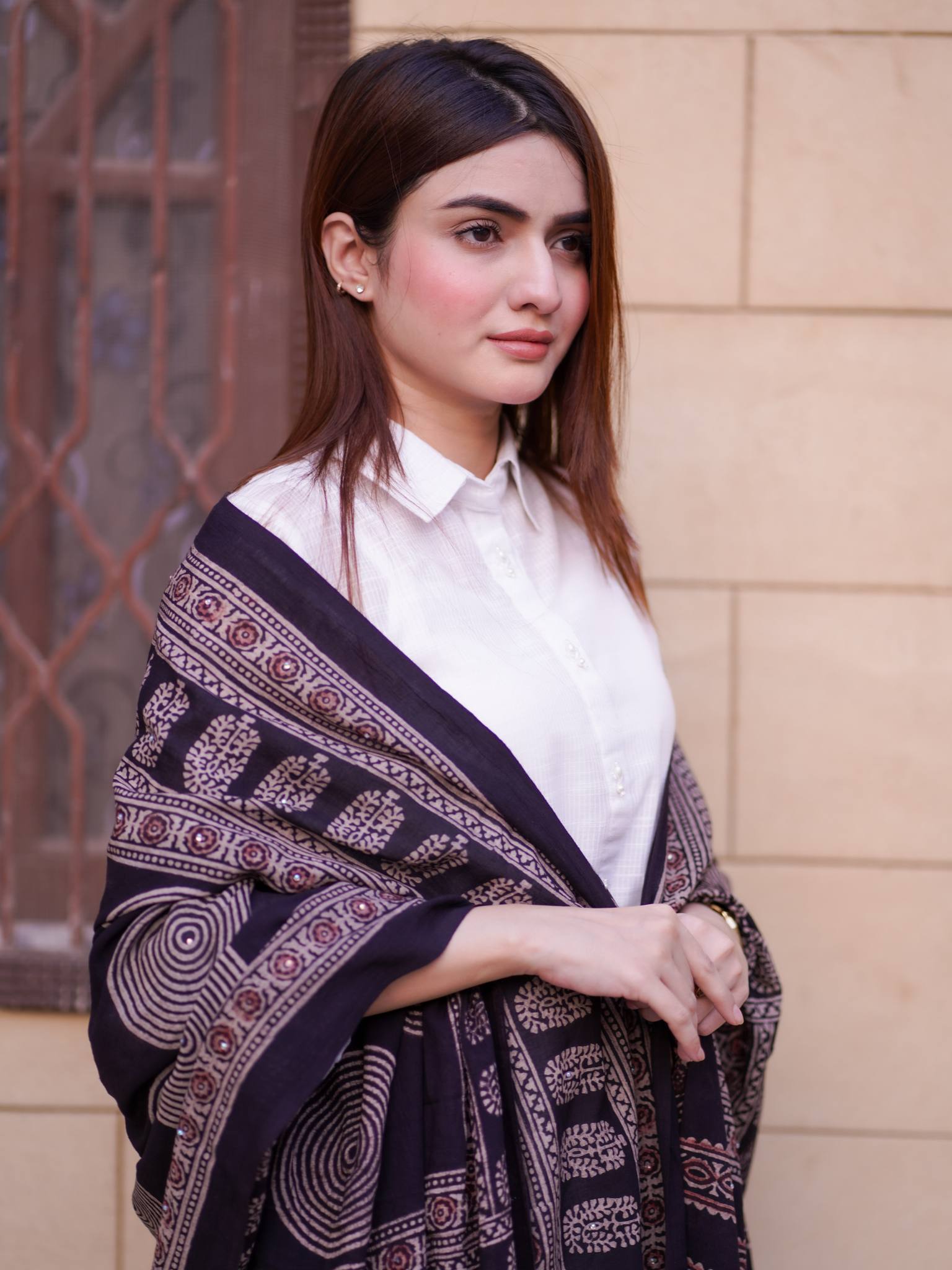 Noor Ajrak Chaddar - Black