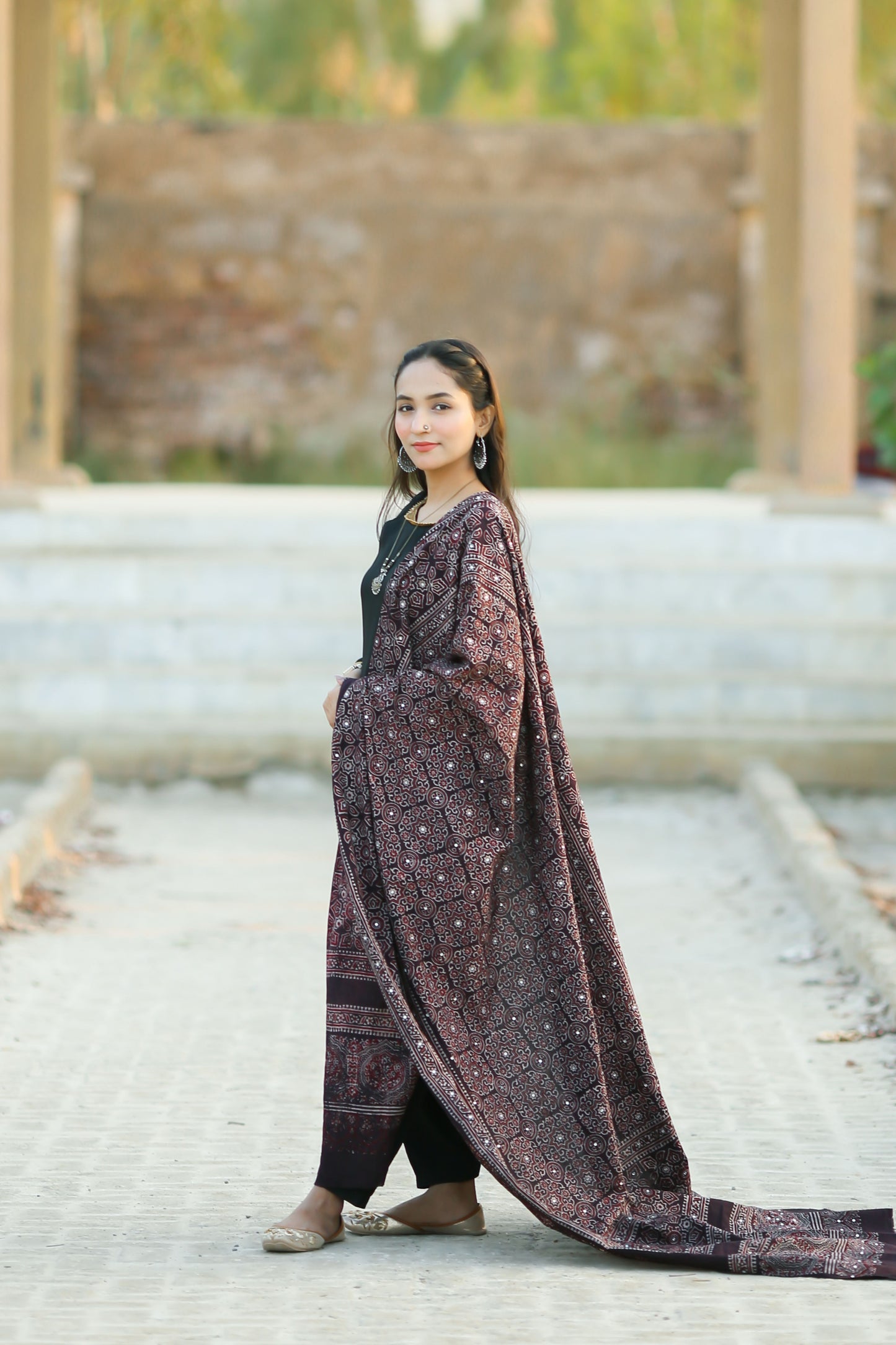 Hoor Ajrak Chaddar Black & Reddish