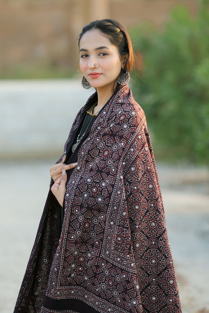 Hoor Ajrak Chaddar Black & Reddish