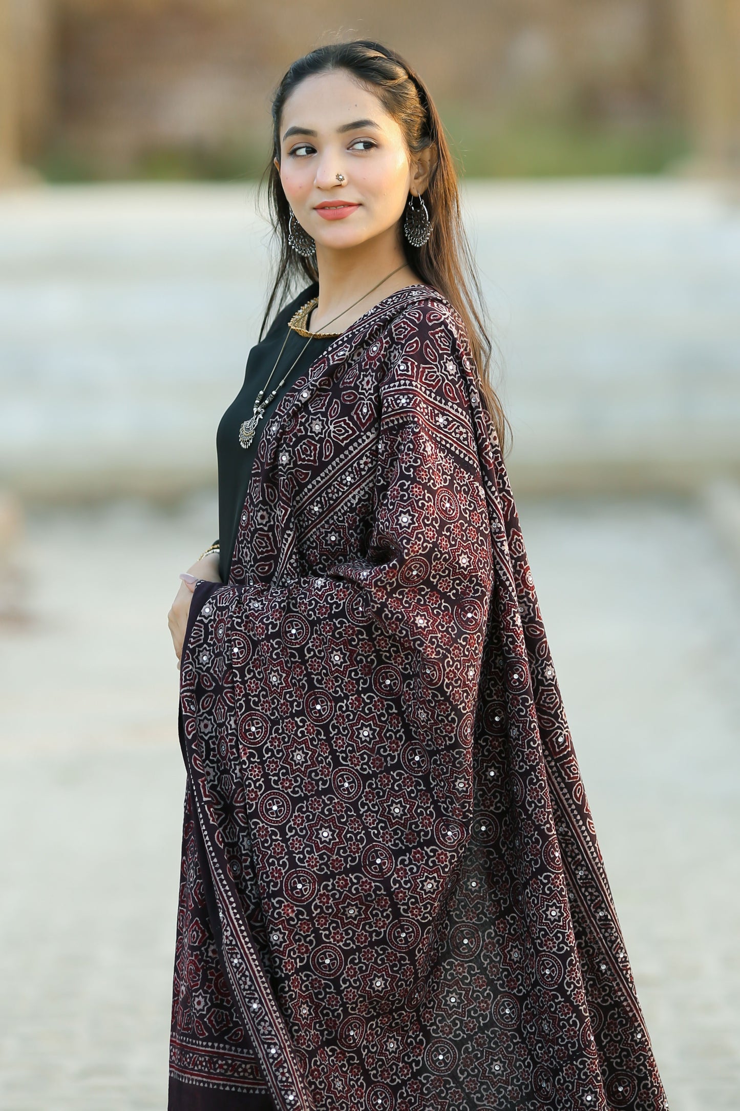 Hoor Ajrak Chaddar Black & Reddish