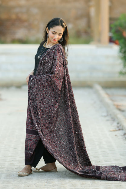 Hoor Ajrak Chaddar Black & Reddish