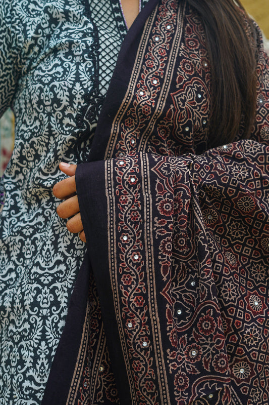 Zari Ajrak Chaddar Black & Redish