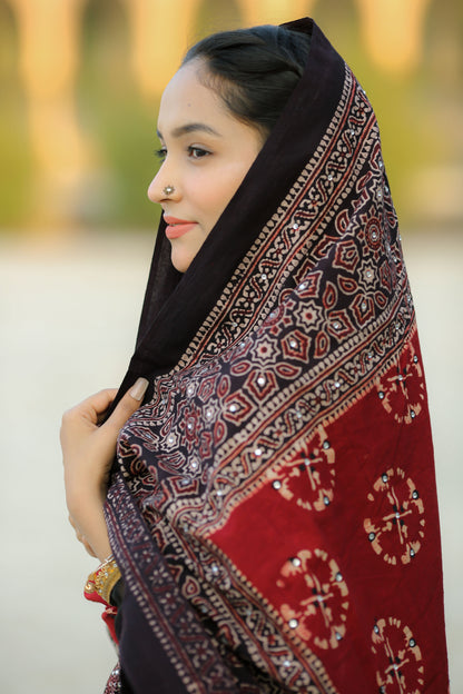 Nargis Ajrak Chaddar – 2Tone Maroon