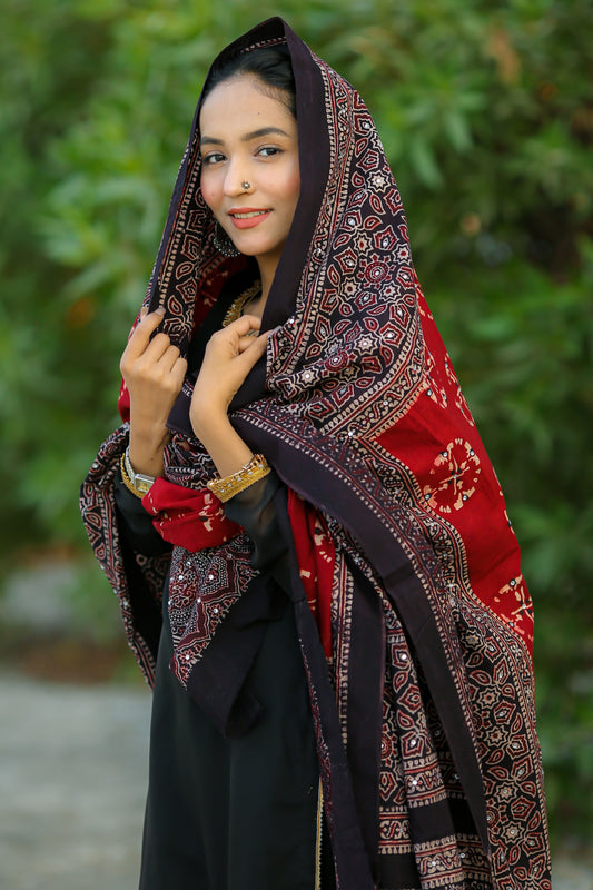 Nargis Ajrak Chaddar – 2Tone Maroon