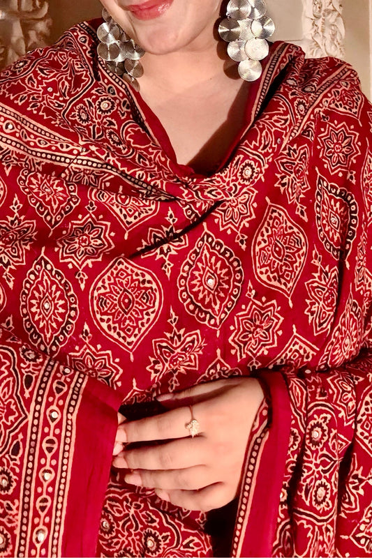 Nigaah Ajrak Chaddar Maroon