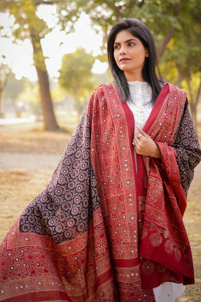 Zauq Ajrak Chaddar – 2-Tone Black Elegance (Heritage Craft)