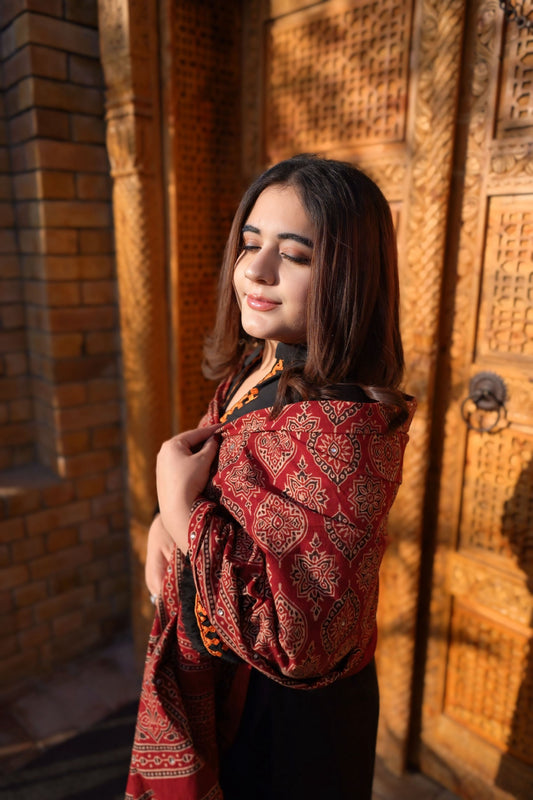 Nigaah Ajrak Chaddar Maroon