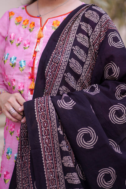 Afsana  Ajrak Chaddar - Black