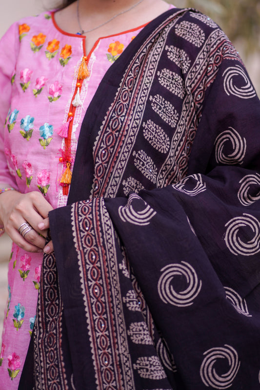 Afsana  Ajrak Chaddar - Black