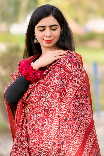 Hoorain Ajrak Chaddar – Maroon Elegance