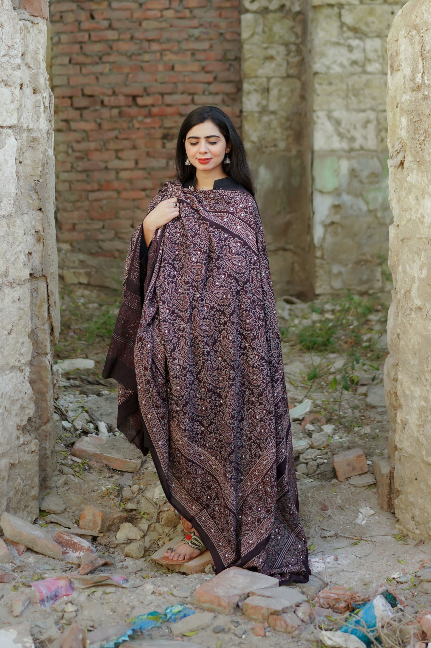 Hoorain Ajrak Chaddar – Black & Reddish