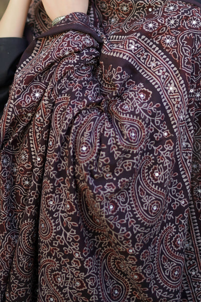 Hoorain Ajrak Chaddar – Black & Reddish