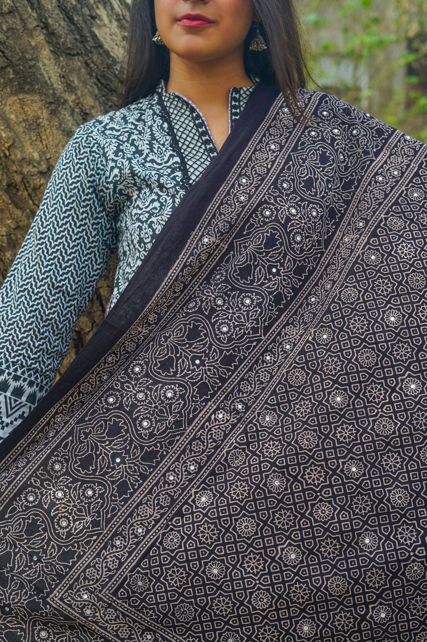 Zari Ajrak Chaddar - Black