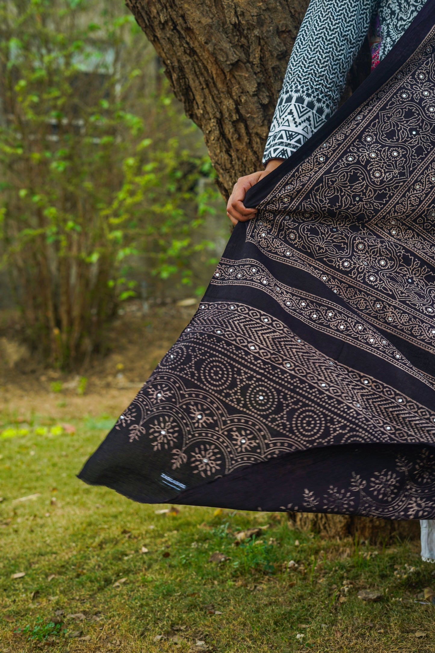 Zari Ajrak Chaddar - Black