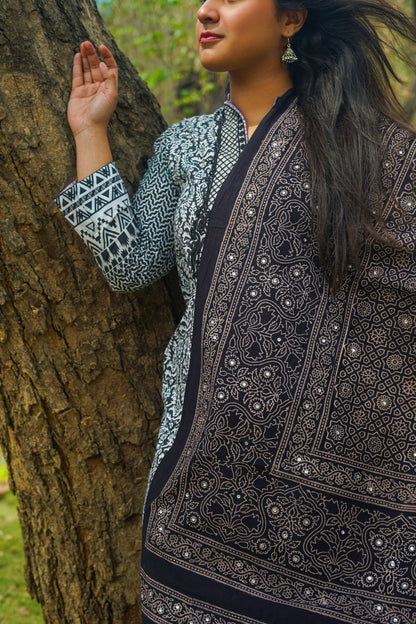 Zari Ajrak Chaddar - Black