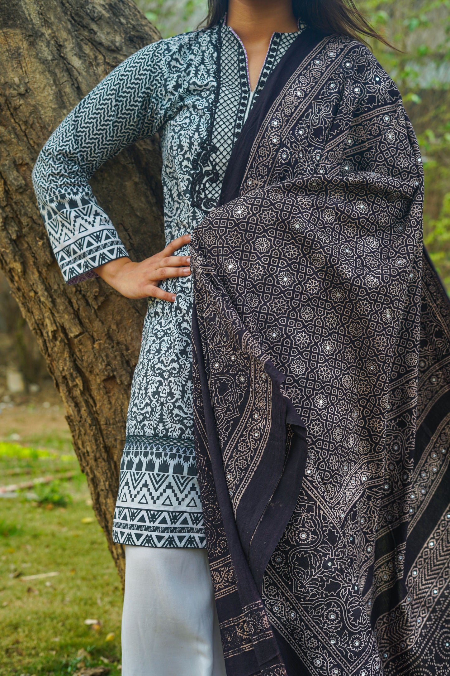 Zari Ajrak Chaddar - Black