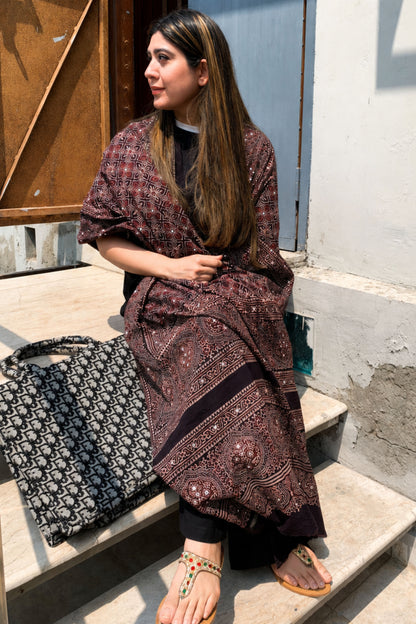 Rangrez Ajrak Chaddar – Black & Burgundy