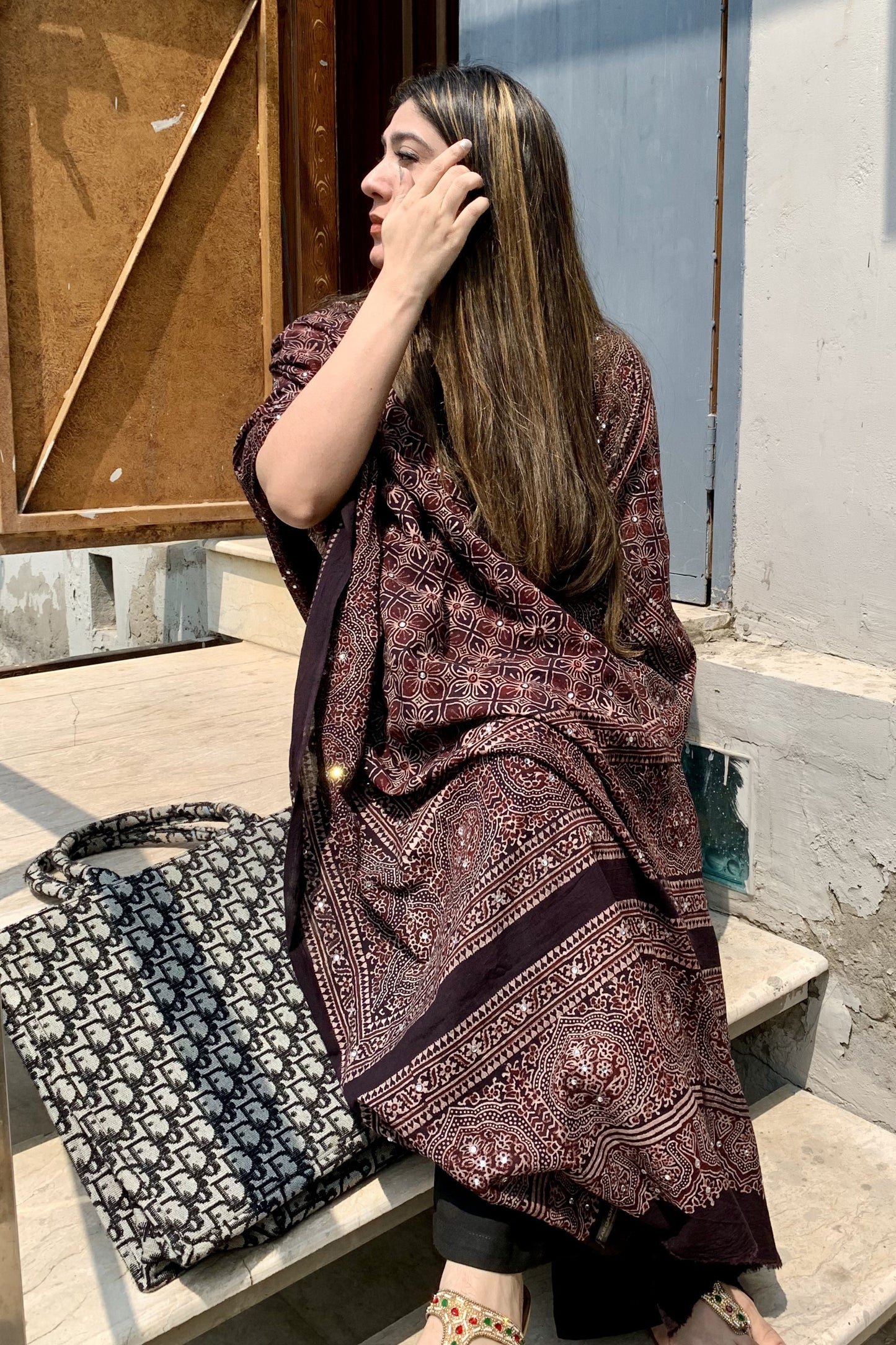 Rangrez Ajrak Chaddar – Black & Burgundy