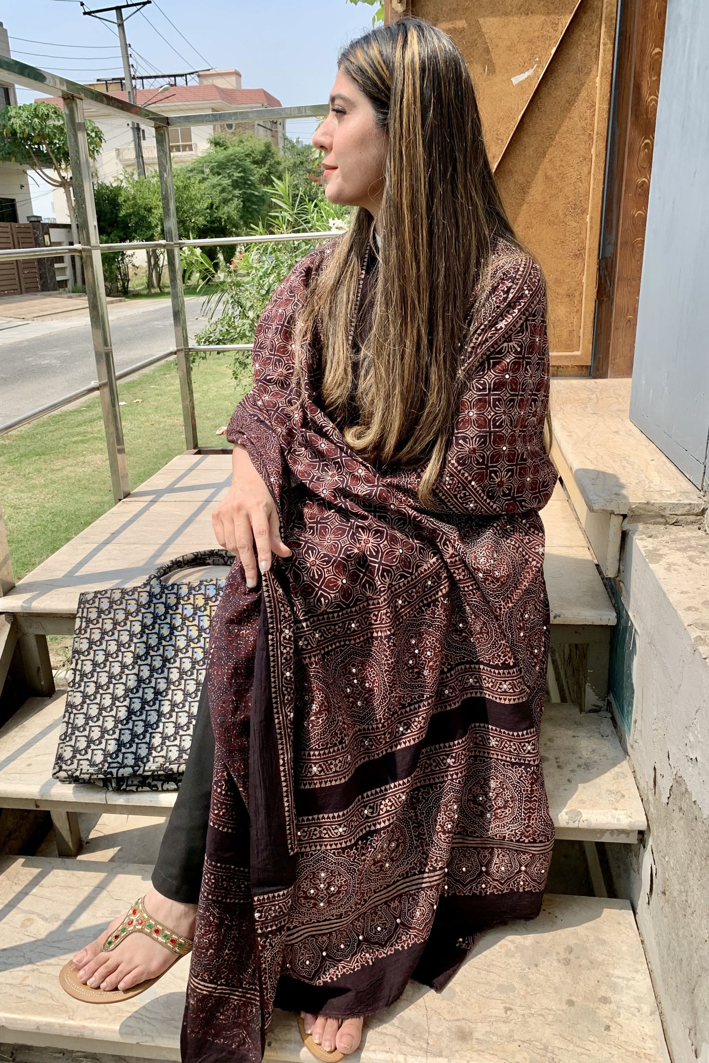 Rangrez Ajrak Chaddar – Black & Burgundy