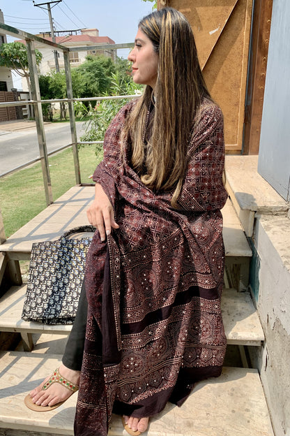 Rangrez Ajrak Chaddar – Black & Burgundy
