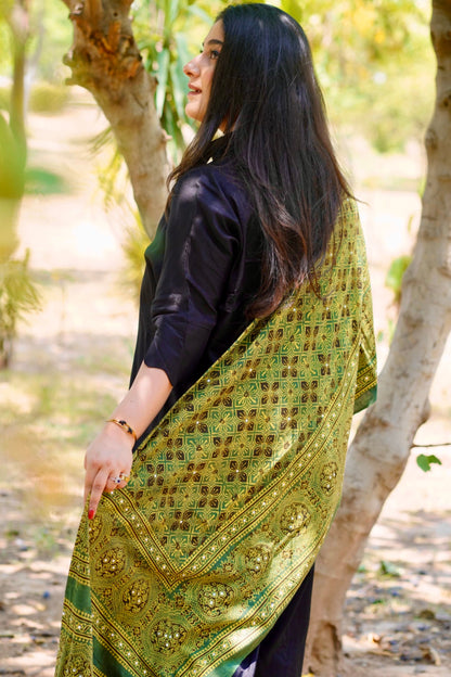 Rangrez Ajrak Chaddar – Green