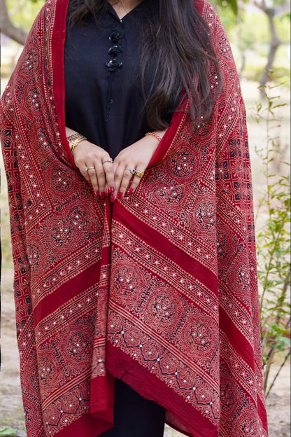 Rangrez Ajrak Chaddar – Maroon