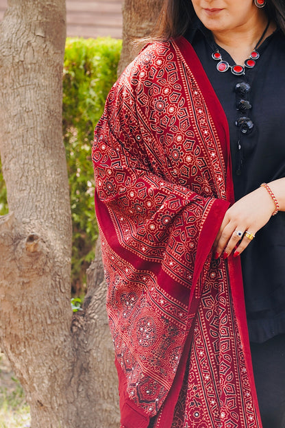 Zareen Ajrak Chaadar Maroon – Hand Block Printed