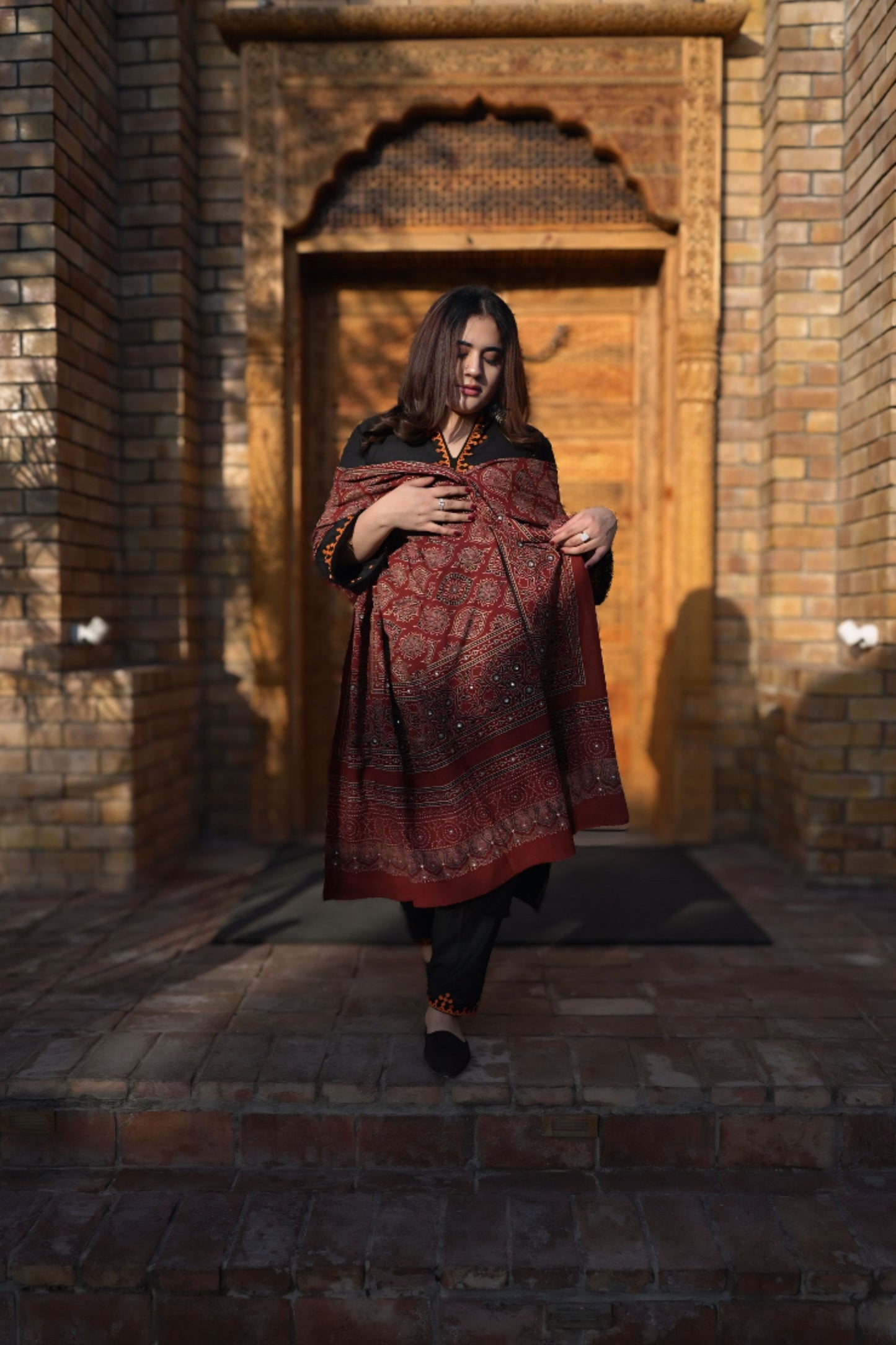 Nigaah Ajrak Chaddar Maroon